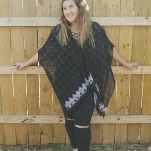 Meet your Posher, Cassandra